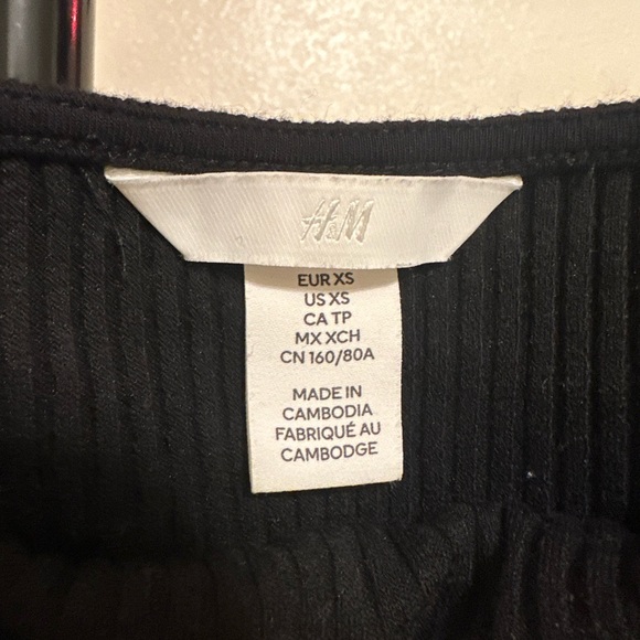 Black Ribbed Puff Sleeve Top - Picture 3 of 3